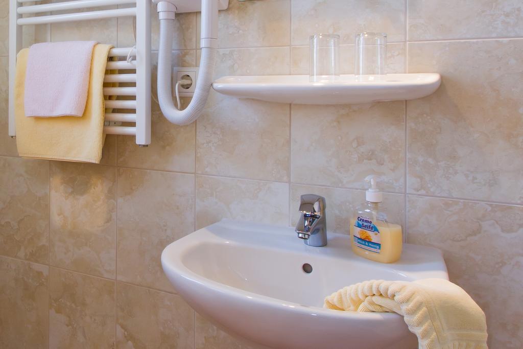 Pension Zum-Ratsherrn Friedrichroda Room photo
