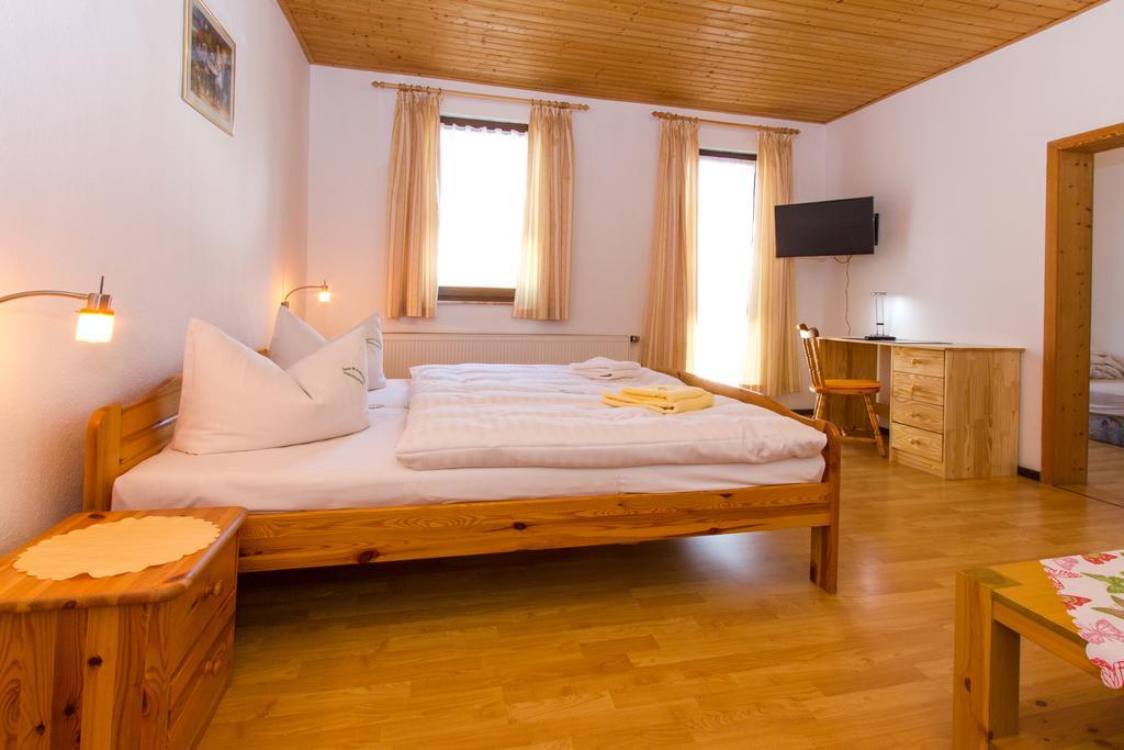 Pension Zum-Ratsherrn Friedrichroda Room photo